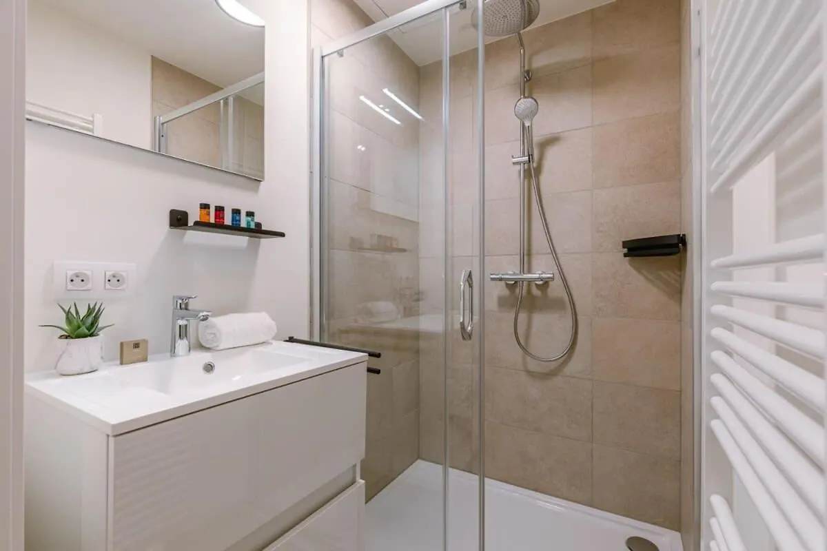 Huswell - Beautiful Apartment With Parking Close To The Sea Ostend Belgium
